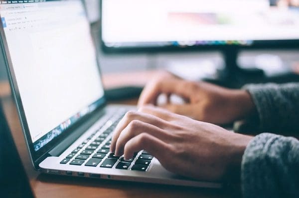 Crafting Words that Capture and Convert: 7 Tips to Create Quality Content